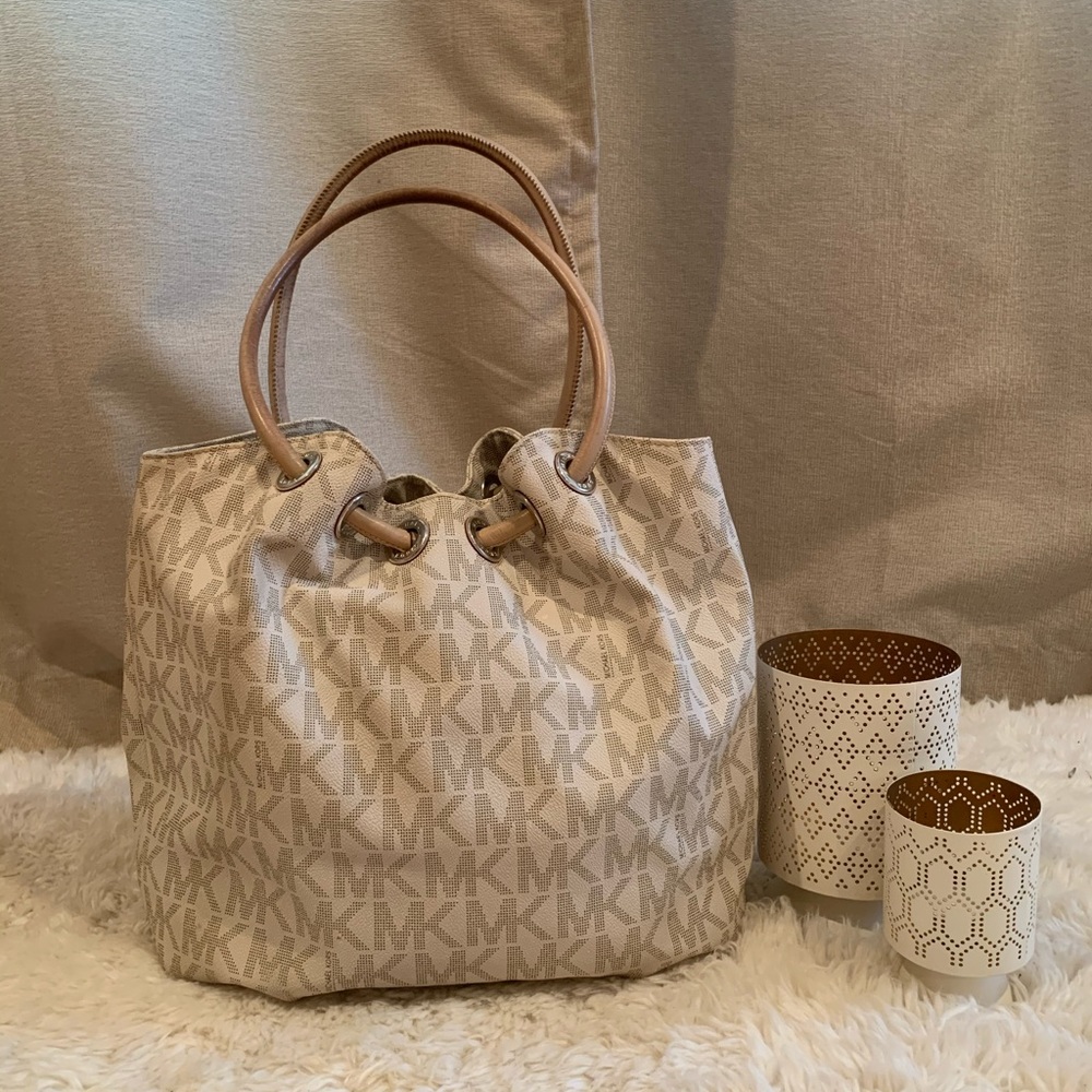 Michael Kors Tan Monogram Handbag - Picture 4 of 7
